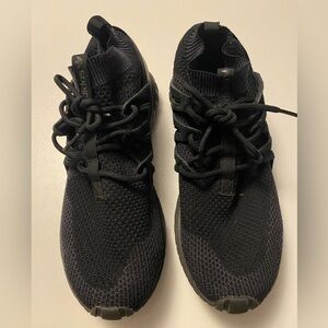Adidas Tubular flyknit Material high Size: M: 10 1/2 W: 12